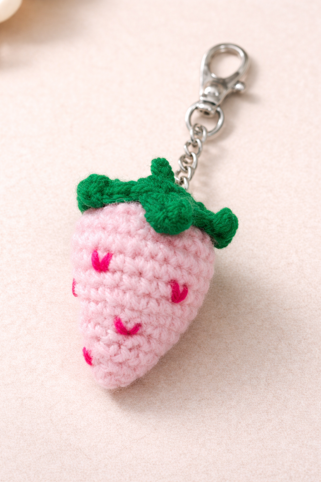 Crochet Strawberry Charm – Yarn Fruit Bag Charm & DIY Keychain Accessory1