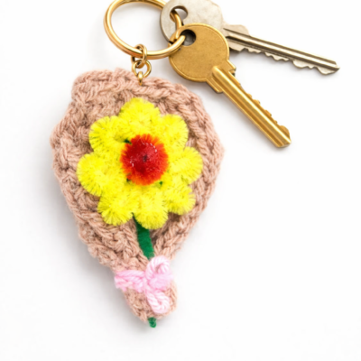 Crochet Flower Keychain with Metal Key Ring – Cute Yarn Floral Bag & Key Accessory