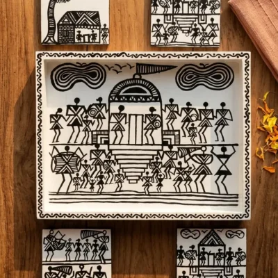 Warli design wooden tray with coasters